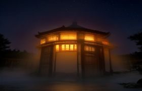 韩漫悬疑题材入门推荐封面，城市夜景中侦探角色背影，霓虹灯光映照出神秘悬疑氛围